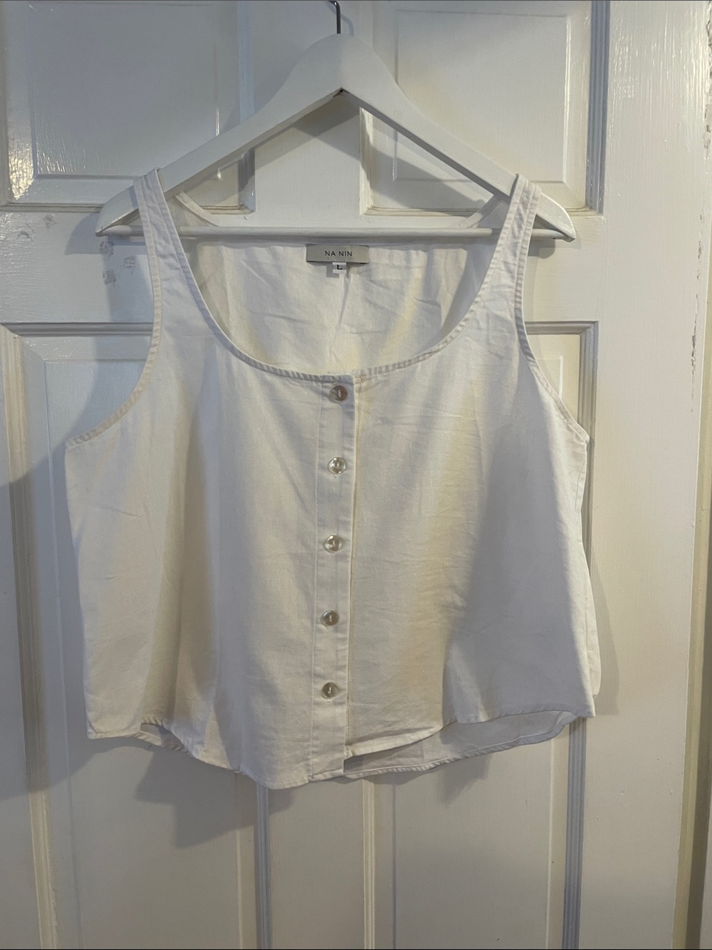Na Nin White Button Crop Tank